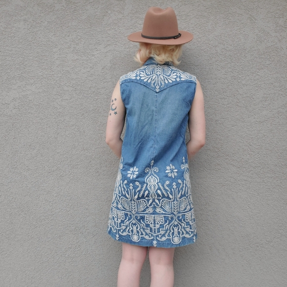 Johnny Was Denim Embroidered Mini Snap Front Sleeveless Dress - Picture 14 of 15